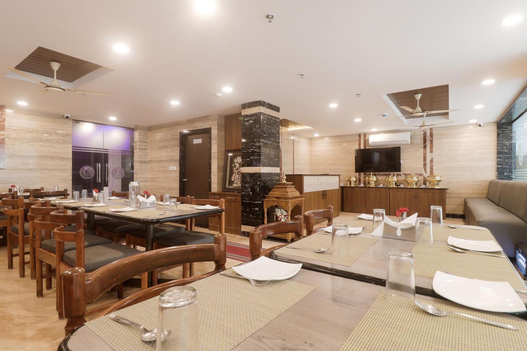 Hotel Townhouse Dj Grand Tirupati Exteriér fotografie